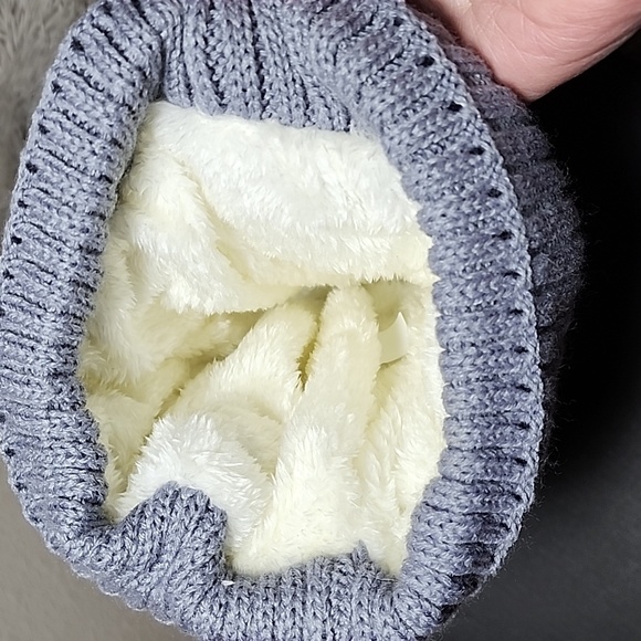 NWT Metallic Gunmetal Grey puffer hat - Picture 2 of 4